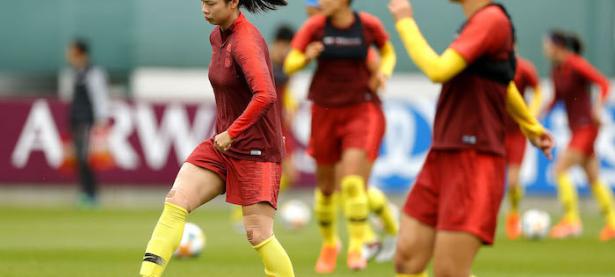 包含甘肃女足获得最佳防守奖：后防稳固无漏洞的词条